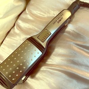 Infiniti by conair Flatiron.